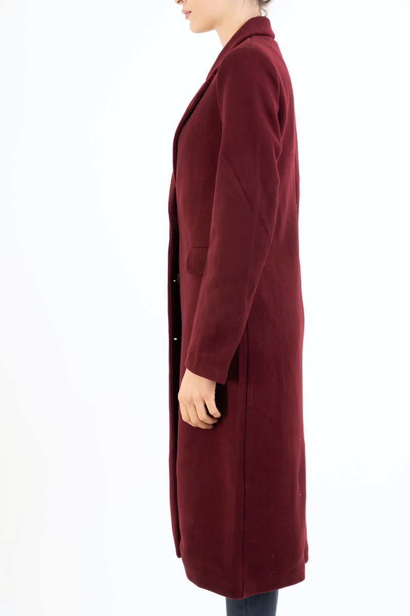 modella indossando Cappotto Wine Touch monopetto in panno colore