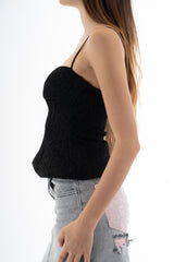 modella indossando Bustier in pizzo con coppe preformate e fondo a godet modellante colore