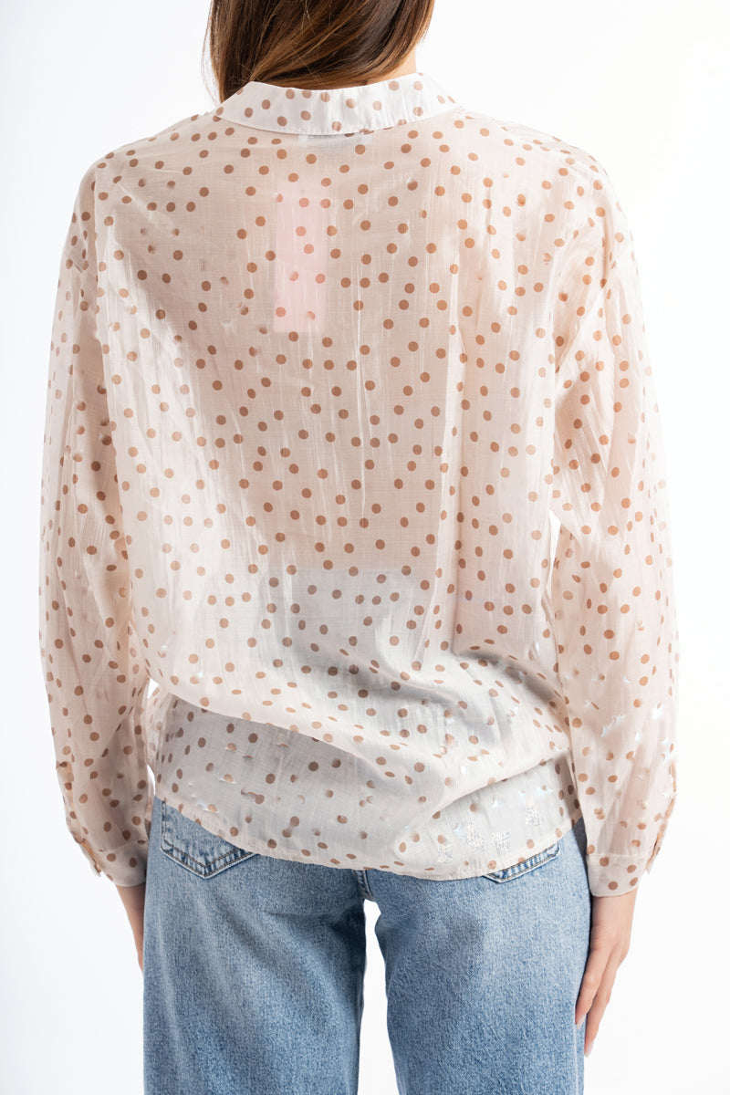modella indossando Camicia velata a pois in tencel con collo coreano colore