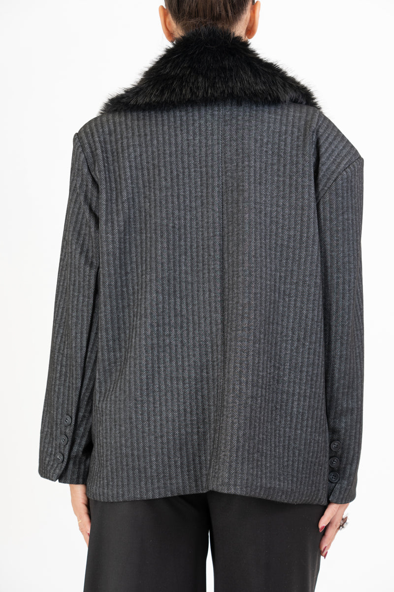 Giacca Faux Fur Chic spinata con collo removibile