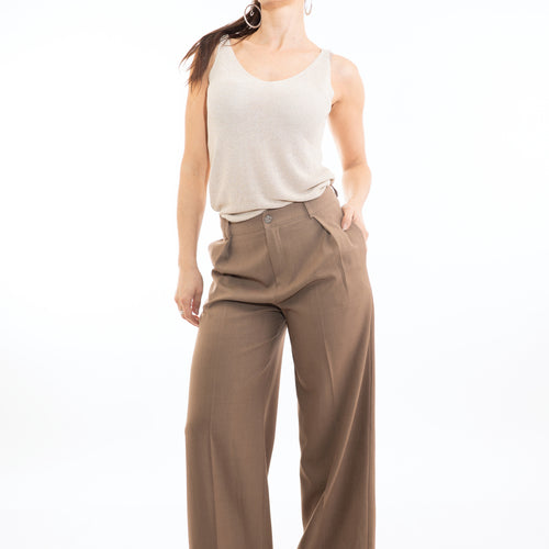 modella indossando Pantalone palazzo donna in tela fluida mélange fango con tasche a scomparsa colore Fango