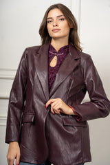 modella indossando Blazer Corinne colore Prugna Unica