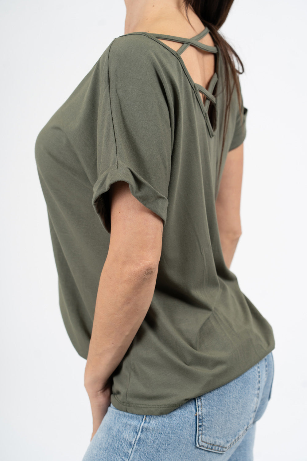 Maglia ampia in viscosa elasticizzata con scollo a V e incrocio sul retro.