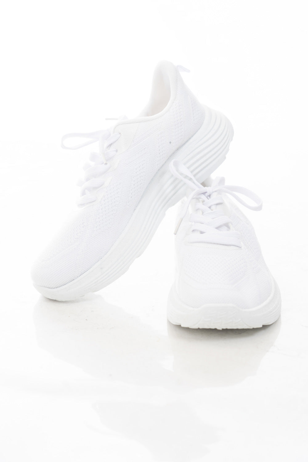 modella indossando Sneakers leggere in tessuto tecnico traspirante con suola platform colore Bianco