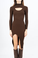 modella indossando Abito CutMood in misto viscosa con oblò colore