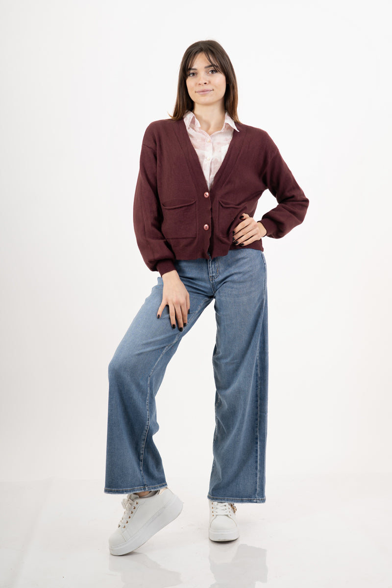 modella indossando Cardigan ampio con scollo a V e maniche a palloncino colore