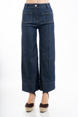 modella indossando Jeans a palazzo in denim leggero elasticizzato con cuciture frontali colore Denim Zero