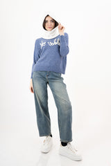 modella indossando Balaclava in maglia morbida Made in Italy colore