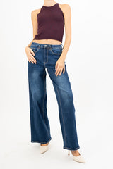 Top scollo all’americana in filato leggero