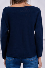modella indossando Maglia Vela scollo V colore
