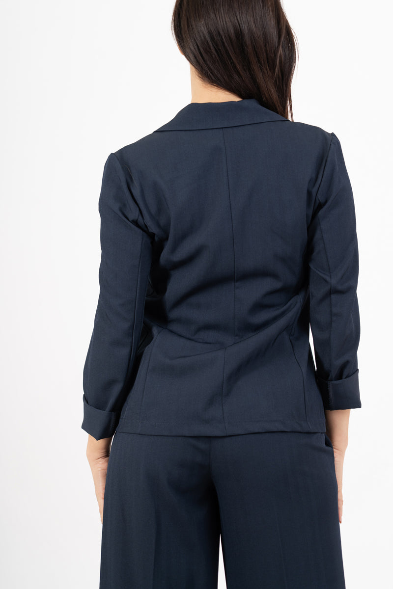 modella indossando Giacca avvitata rigata spinata blu colore