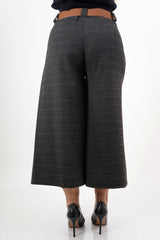 modella indossando Pantagonna palazzo in panno microcheck con cintura colore