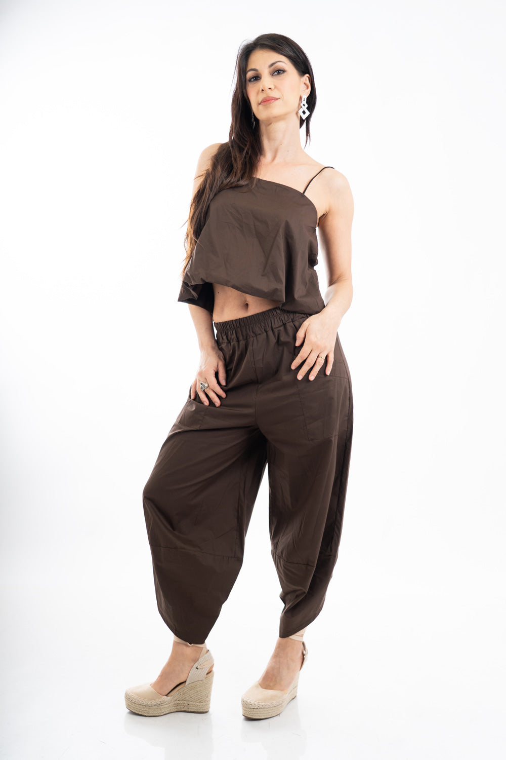 modella indossando Top a fascia a palloncino in cotone leggero colore