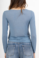 modella indossando Maglia SoftCash in misto viscosa e cashmere colore