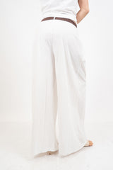 Pantalone wide leg in cotone elasticizzato con cintura intrecciata.