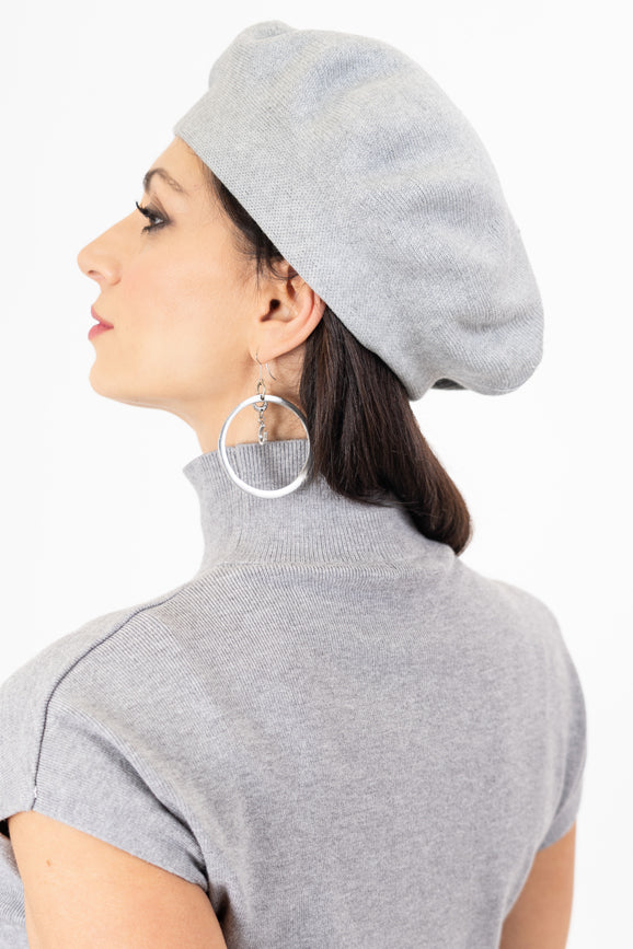 modella indossando Béret SoftTouch 95 colore