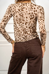 modella indossando Maglia Aveline Ocelot in misto cashmere colore