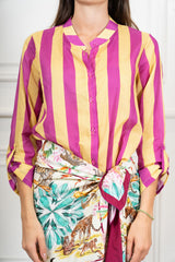 modella indossando Camicia Collo Coreana in Tencel a Righe Multicolor colore