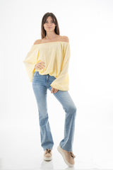 modella indossando Blusa in georgette velata con scollo elasticizzato e manica ampia sblusata colore
