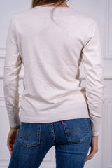 modella indossando Cardigan Elowen scollo V colore