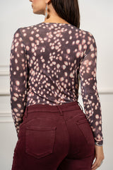 modella indossando Maglia Aveline Ocelot in misto cashmere colore