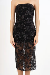 Abito lungo a fascia con paillettes e trasparenze