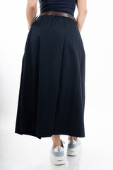 modella indossando Gonna midi con baschina e pieghe in cotone elasticizzato con cintura colore