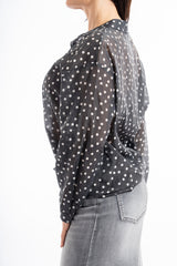 modella indossando Camicia velata a pois in tencel con collo coreano colore