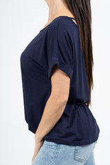 Maglia ampia in viscosa elasticizzata con scollo a V e incrocio sul retro.