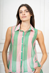 modella indossando Camicia Smanicata Positano Righe colore Verde-Rosa Unica