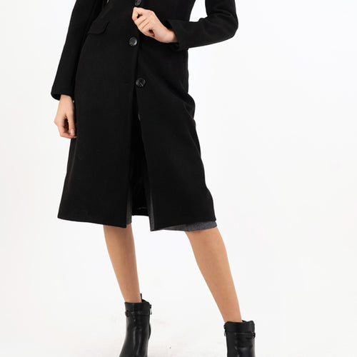 modella indossando Cappotto Elegance Noir monopetto in panno colore Nero