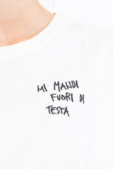T-shirt in cotone con ricamo “mi mandi fuori di testa”