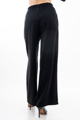 modella indossando Pantalone palazzo con elastico in vita in tela fluida misto viscosa colore