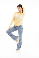 modella indossando Maglia over 100% cotone con scritta ricamata “No Vabbé” colore