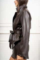 modella indossando Casacca Belgrave colore