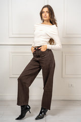 modella indossando Jeans Barrel Bexley colore