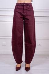 modella indossando Jeans Vanya Barrel colore