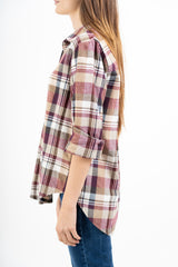 modella indossando Camicia in flanella di cotone a quadri colore