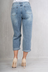 Jeans mom fit con rotture