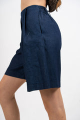 Bermuda ampio con pinces effetto chambray.