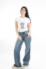 modella indossando T-shirt con Coniglio Ricamato Gioiello colore