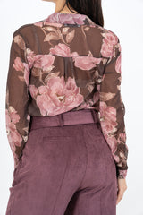 modella indossando Camicia velata fantasia Floreal Shadow in georgette colore