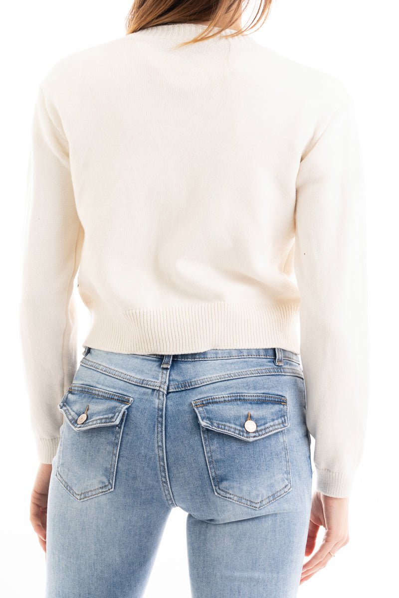 modella indossando Giacchino corto in filato primaverile con scollo a V e bottoni colore