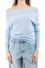 modella indossando Maglia in filato leggero con scollo morbido e collo a costina colore Celeste Unica