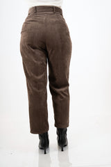 modella indossando Pantalone Velvet Line con fusciacca colore