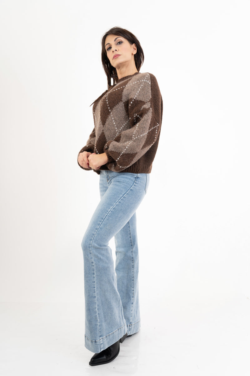 modella indossando Maglione fantasia SoftArgyle in misto lana colore