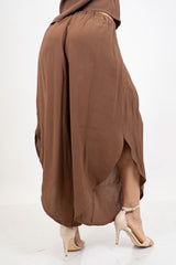 Pantalone ampio fluido in misto viscosa.