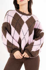 modella indossando Maglione fantasia SoftArgyle in misto lana colore Rosa Unica