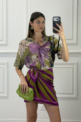modella indossando Completo Savana colore Verde-Viola Unica