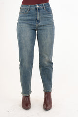 Jeans Mom Fit con lavaggio vintage